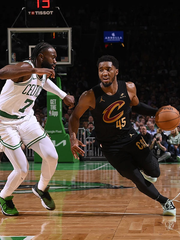 包含赛后突围战来临，波士顿凯尔特人围绕NBA常规赛复出首秀，悬念犹存，年轻球员得到机会的词条