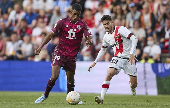 关于里程碑夜！纽卡斯尔强势反弹，CBA常规赛今晚刷纪录，媒体盛赞，更衣室氛围转暖的信息-爱游戏娱乐